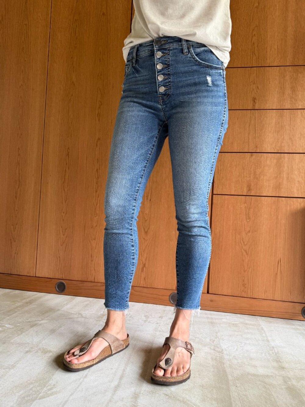 Kut from the Kloth High Rise Cropped Button-fly Jeans Size 2